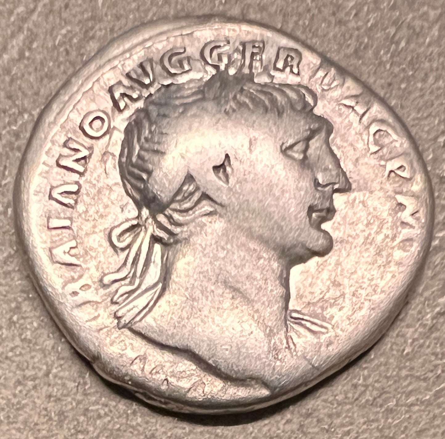 Monedă Denarius, Traian, tip Trofeul Armelor, imortalizat prin monumentul de la Adamclisi, 107 e.n., argint (clasată fond)