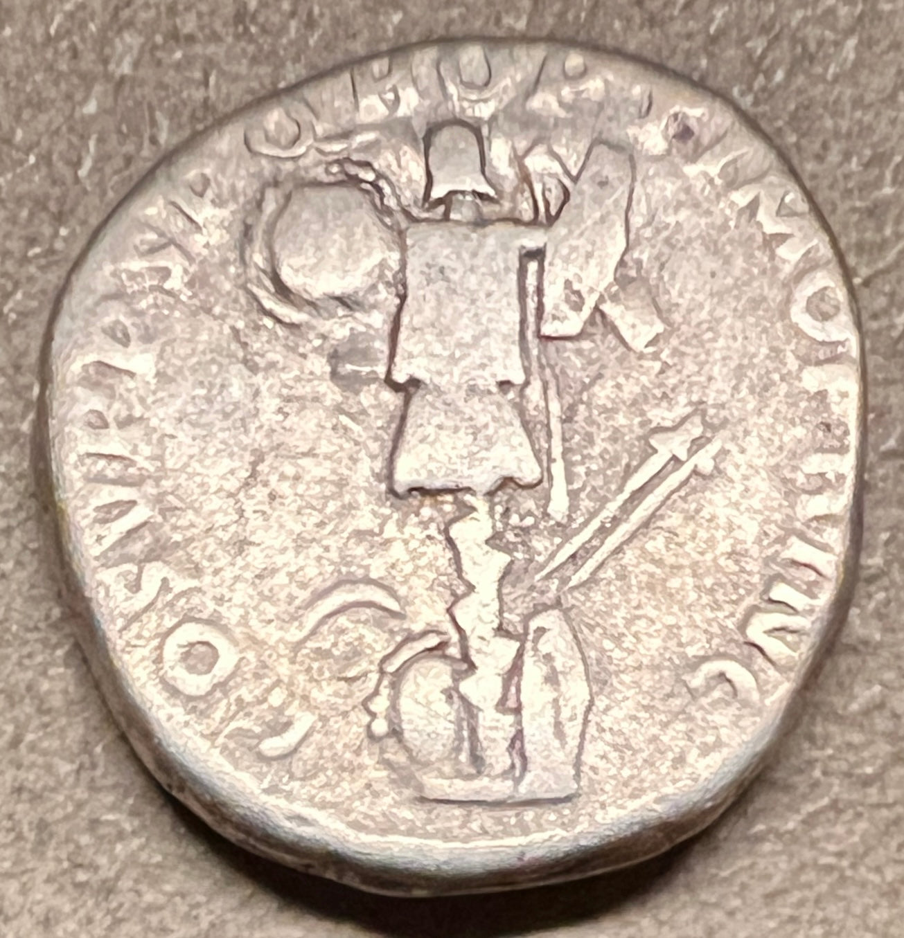 Monedă Denarius, Traian, tip Trofeul Armelor, imortalizat prin monumentul de la Adamclisi, 107 e.n., argint (clasată fond)