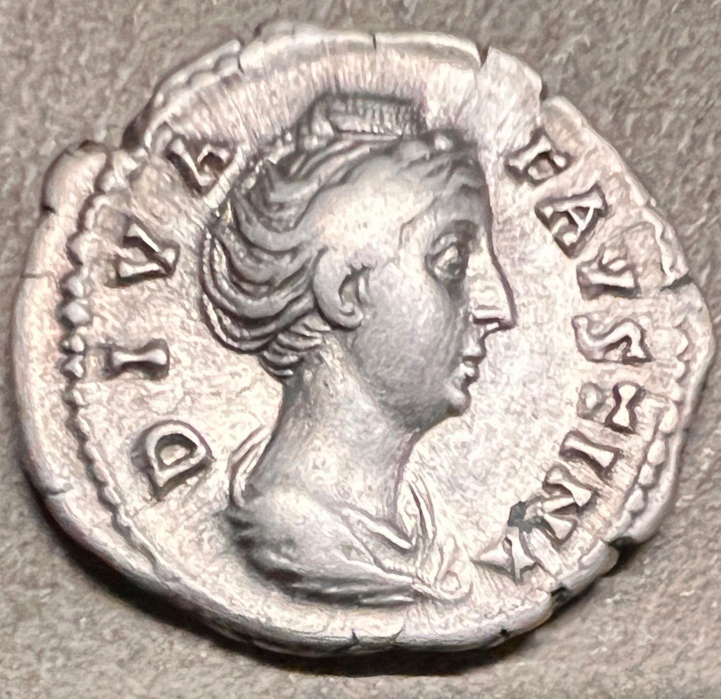 Monedă Denarius, Faustina, tip Aeternitas, 141-161 e.n., argint (clasata Fond) - Artiss