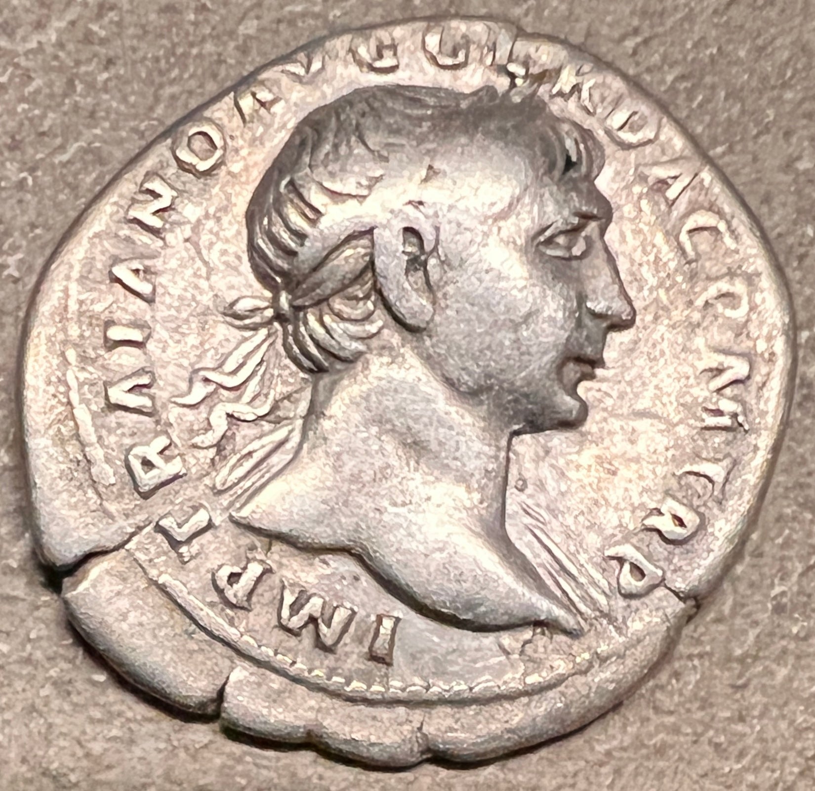 Monedă Denarius, Traian, tip Trofeul Armelor, imortalizat prin monumentul de la Adamclisi, 107 e.n., argint (clasată fond)