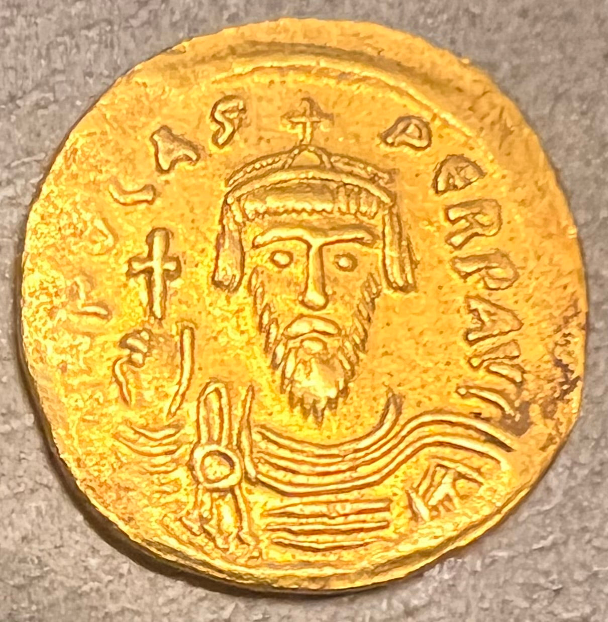 Monedă Solidus, Focas, Imperiul Bizantin, 603–607 e.n., aur (clasată tezaur)